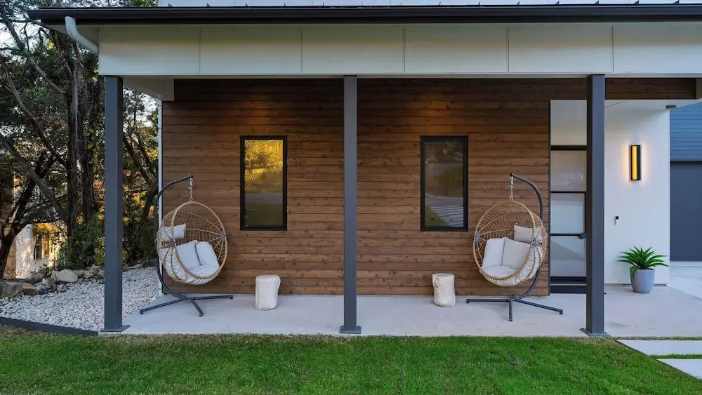 Sundown Social by Avantstay Lake Austin Views Pool, Firepit, Deck + Game Room A+ Designer Style