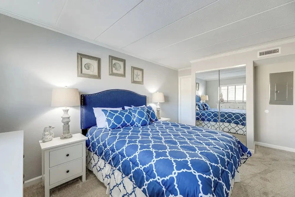 Walk to Beach! Modern Ocean City Condo w/ Balcony