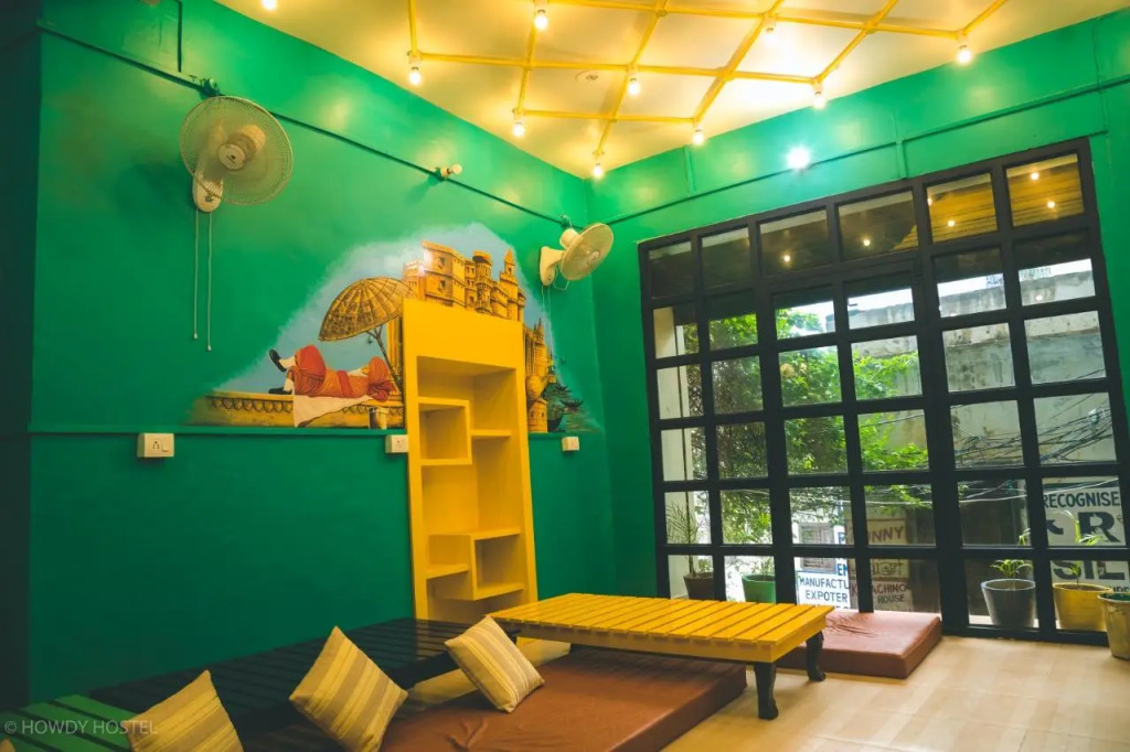 On The Ghat By Howdy Hostels