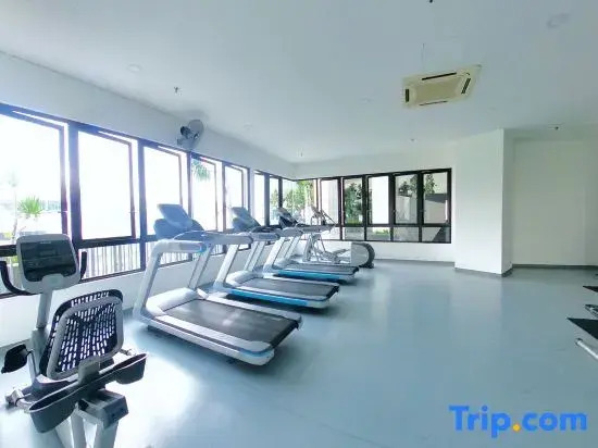 Up to 9pax, i-City i-Suite FREE WIFI 50"TV