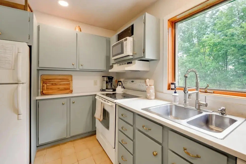 Indoor Hot Tub: Sugarbush Retreat on Lincoln Peak