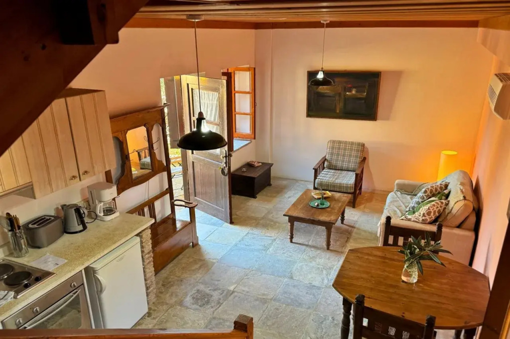 Eveleos Country House