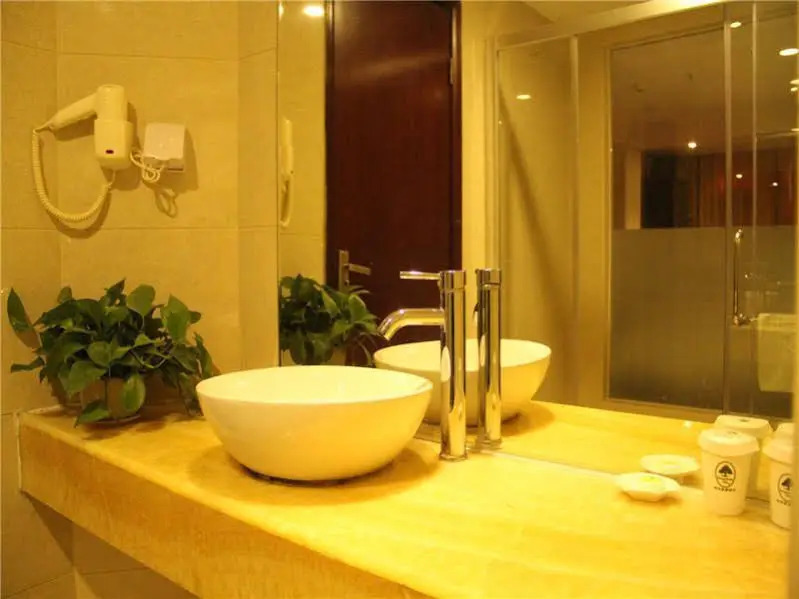 GreenTree Inn Guangzhou Baiyun West Huangshi Road Express Hotel