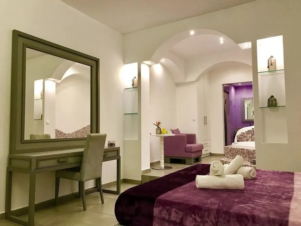Queen Elegant Suites