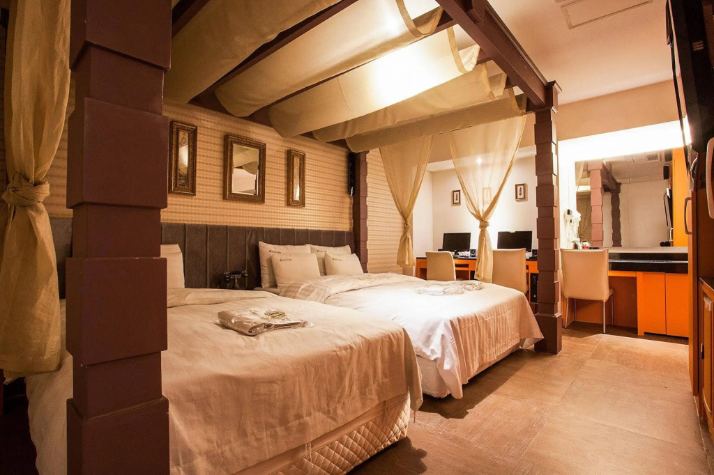 LaNuit Hotel