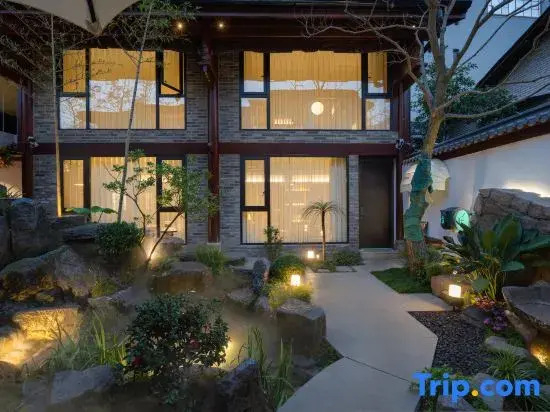 Wawan | Fireplace Garden · Bed and Breakfast in a Fireplace Garden