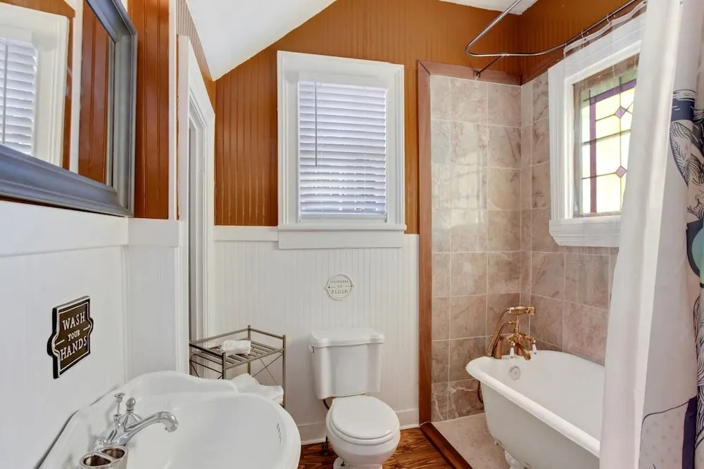 1202 Savannah - 4 Br Home
