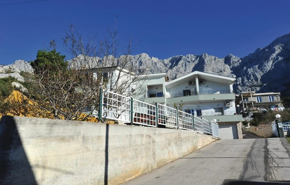 Awesome Home in Makarska With Wifi and 2 Bedrooms