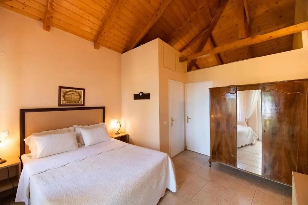 Almondtree House Exanthia - Private Parking