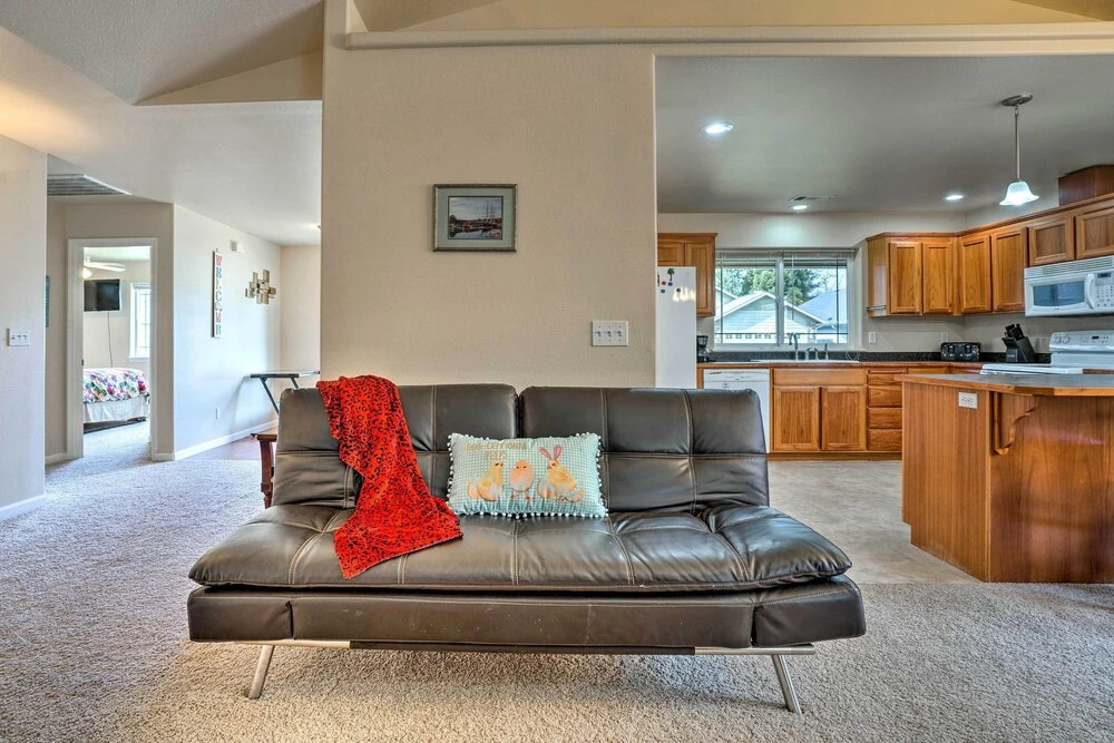 Grants Pass Home: 1 Mi to Downtown & Rogue River!