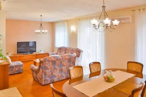 Apartment Karlo 1