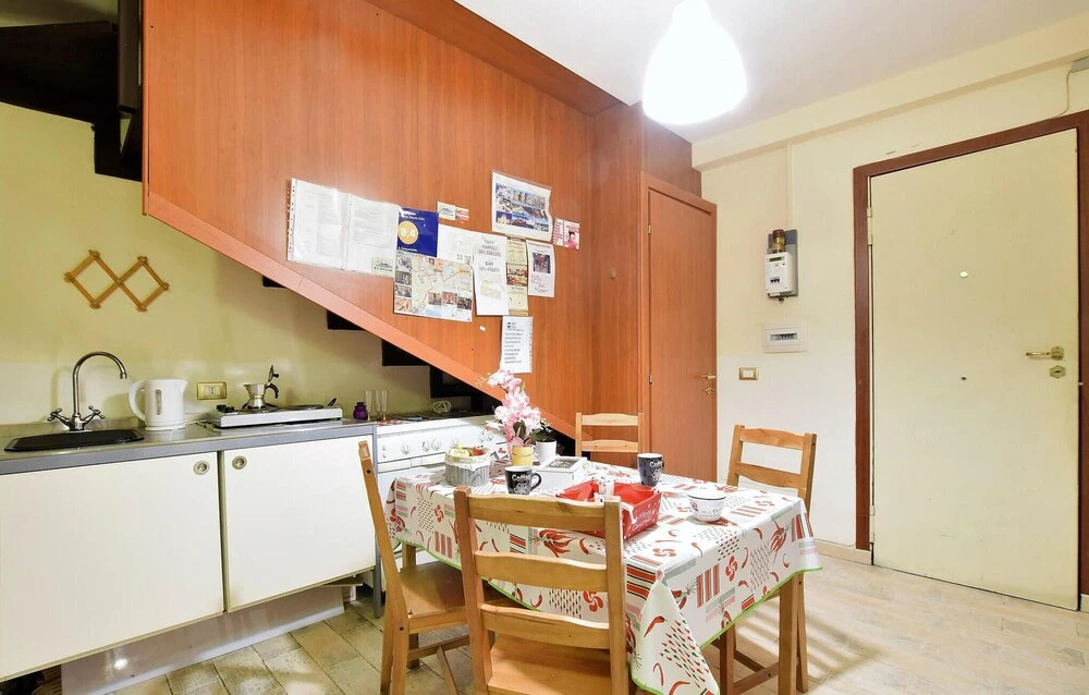 Stunning Apartment in Napoli With Wifi and 2 Bedrooms