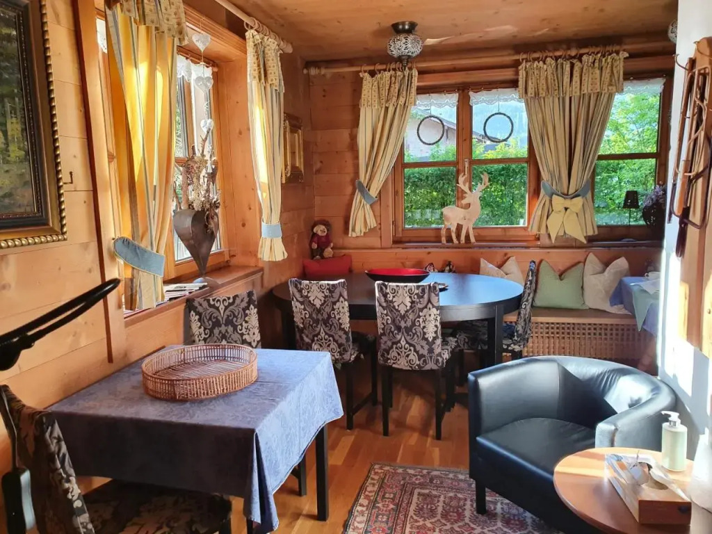 Appartement Pension Bäckenhäusl FERIENWOHNUNGEN Chalets Hütten Komfortzimmer