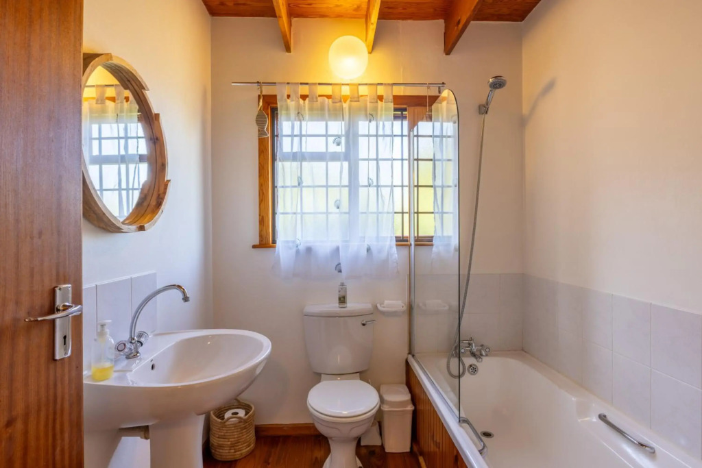 Lark House, Peaceful Mountain Home with Views over False Bay