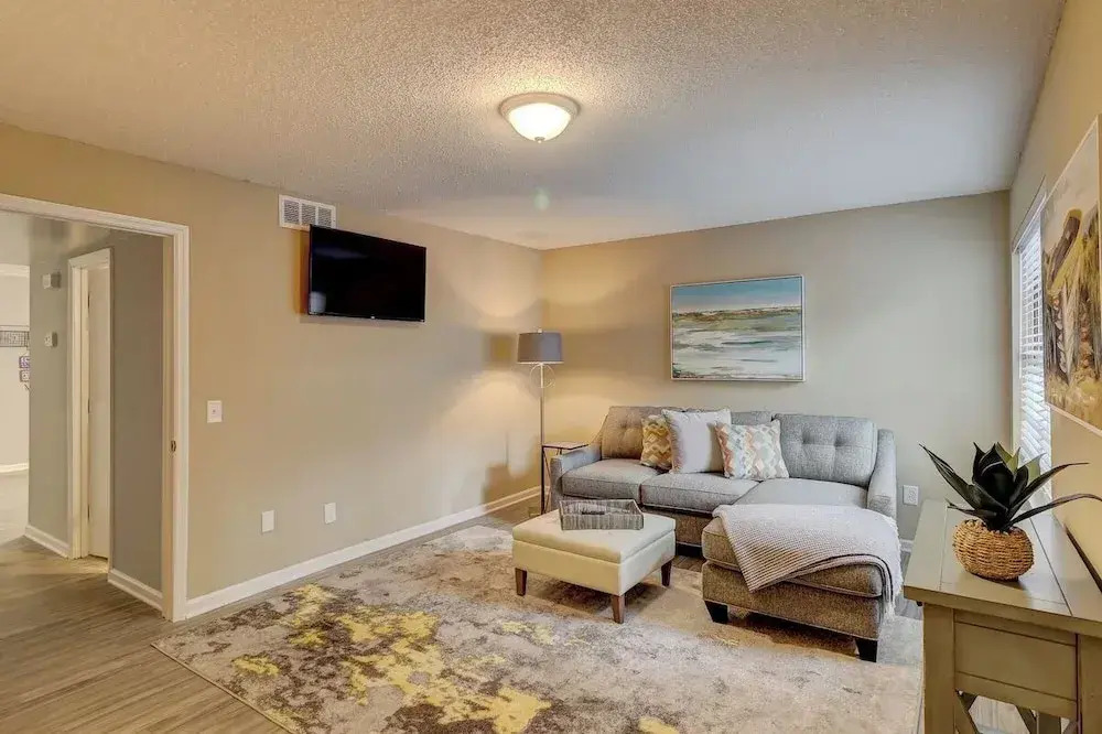 Hilton Head 2BR Townhouse Walk to Shops & Dining