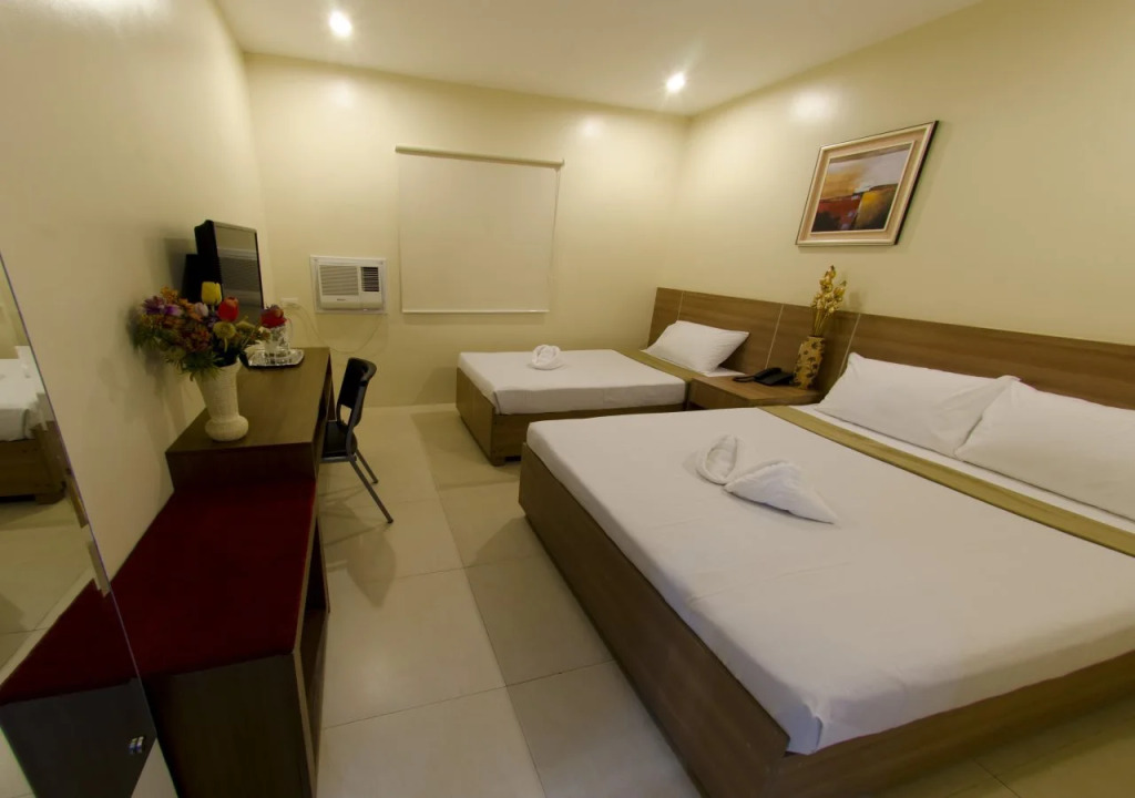 Adelfa Hotel