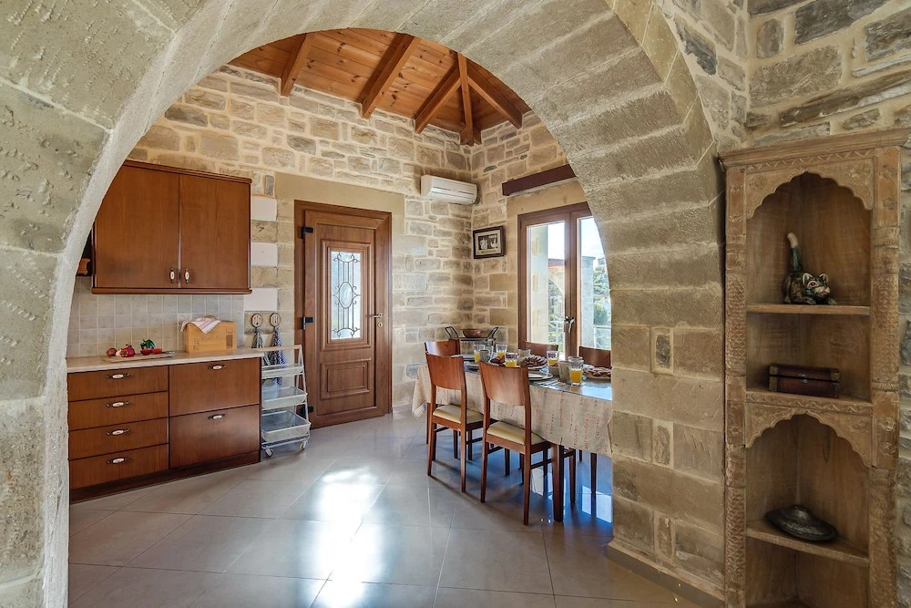 Hectoras Villa in Plaka BY APOKORONAS-VILLAS