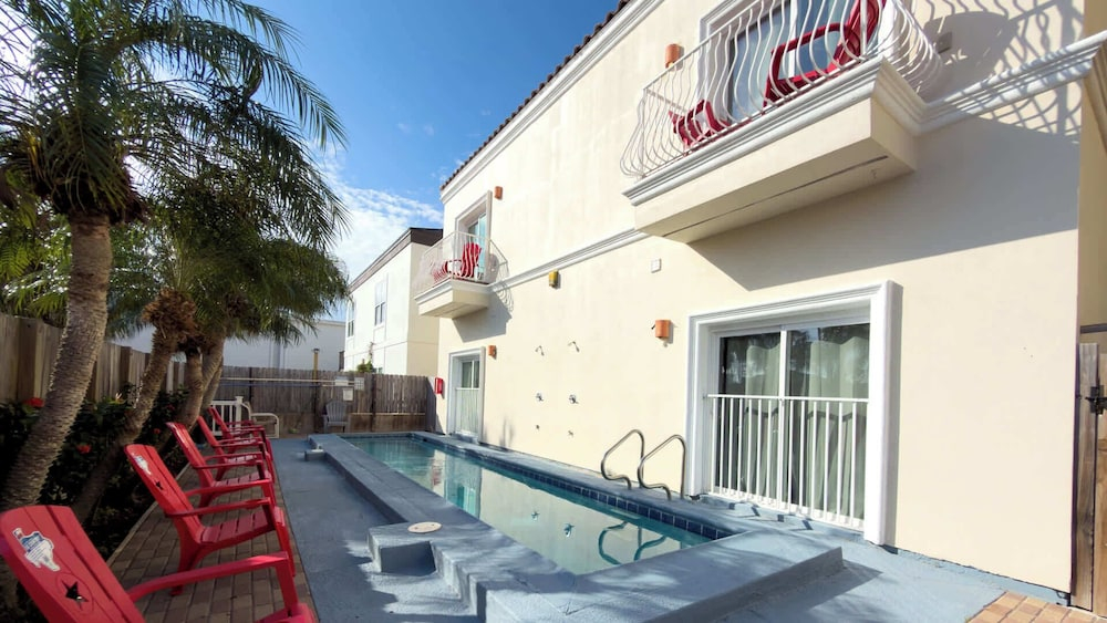 First Floor Pool Affordable Near Beach