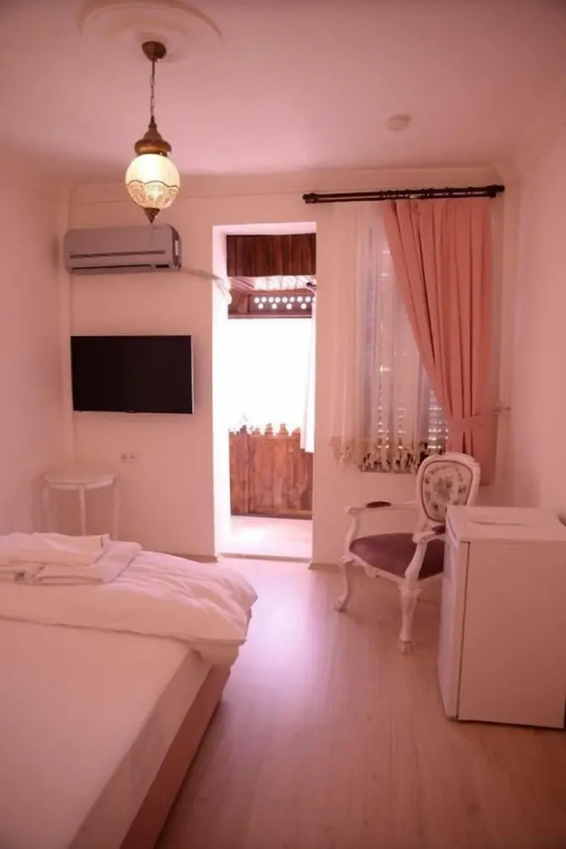Maya Hotel Studio E