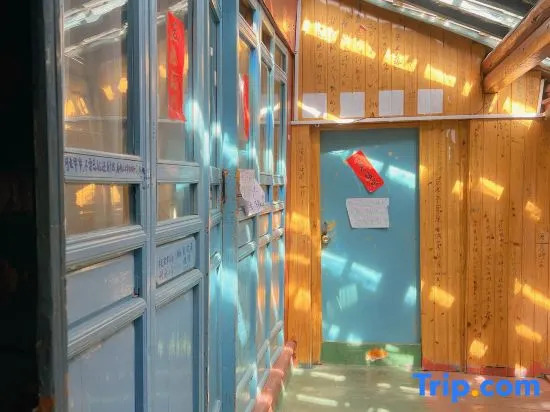 Third Ji International Youth Hostel