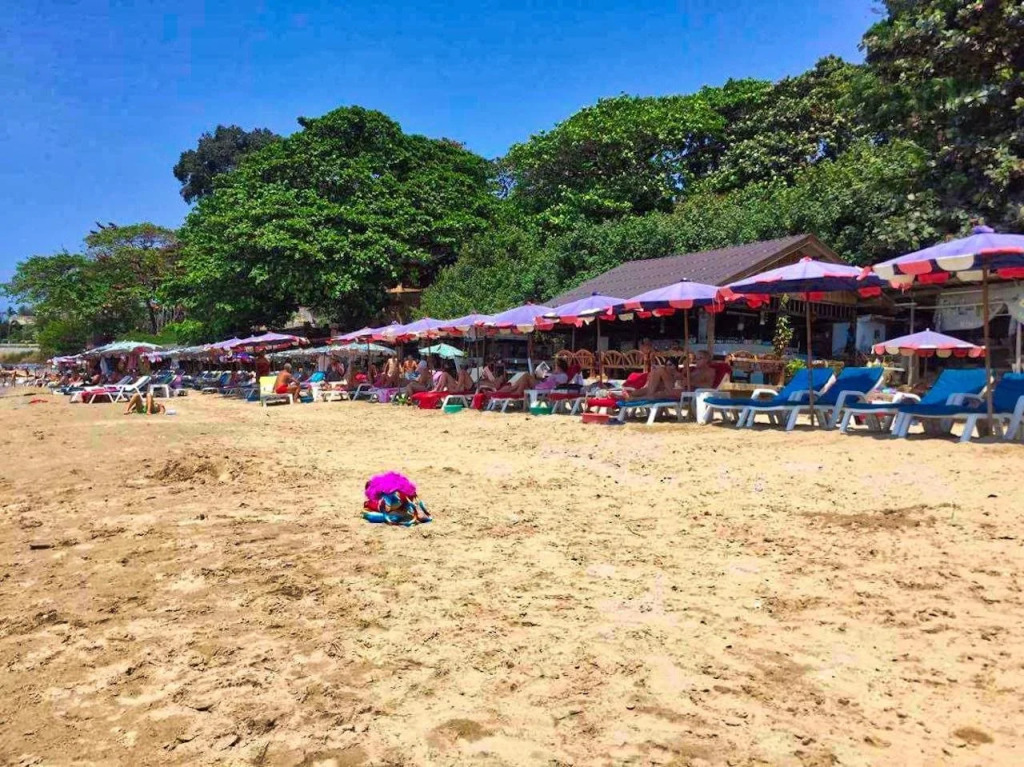 Phratamnak Inn Hotel & Guesthouse - 100 mtr from the beach