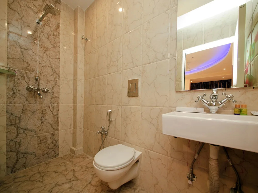 Capital O 8565 Hotel Golden Palace