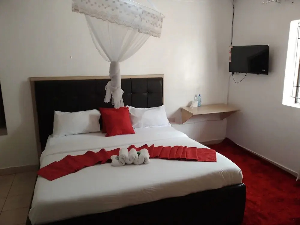 White House Lounge & Guest House