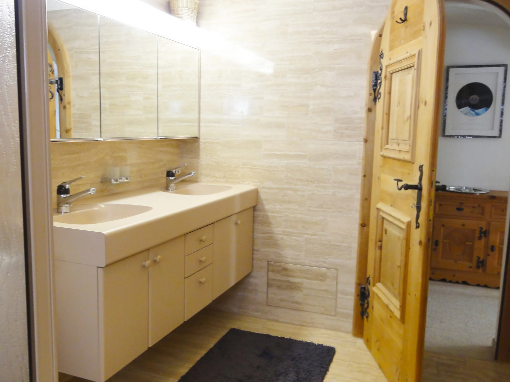 Apartment Chesa Mezzaun by Interhome