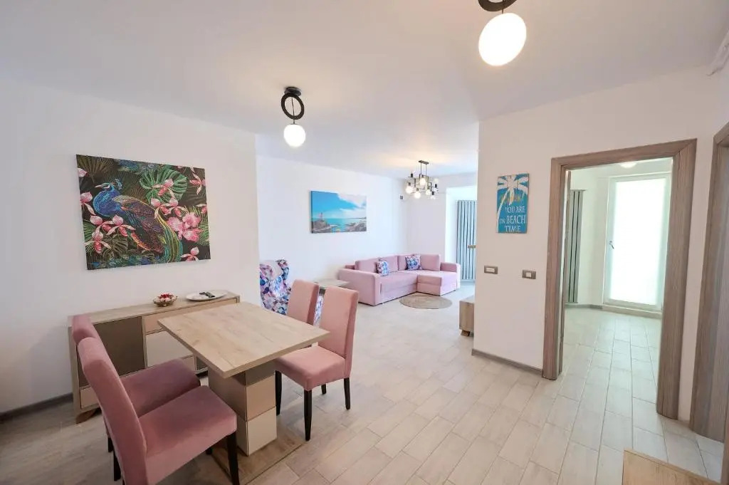 Beachfront 1BR apartment- Spa n Pools