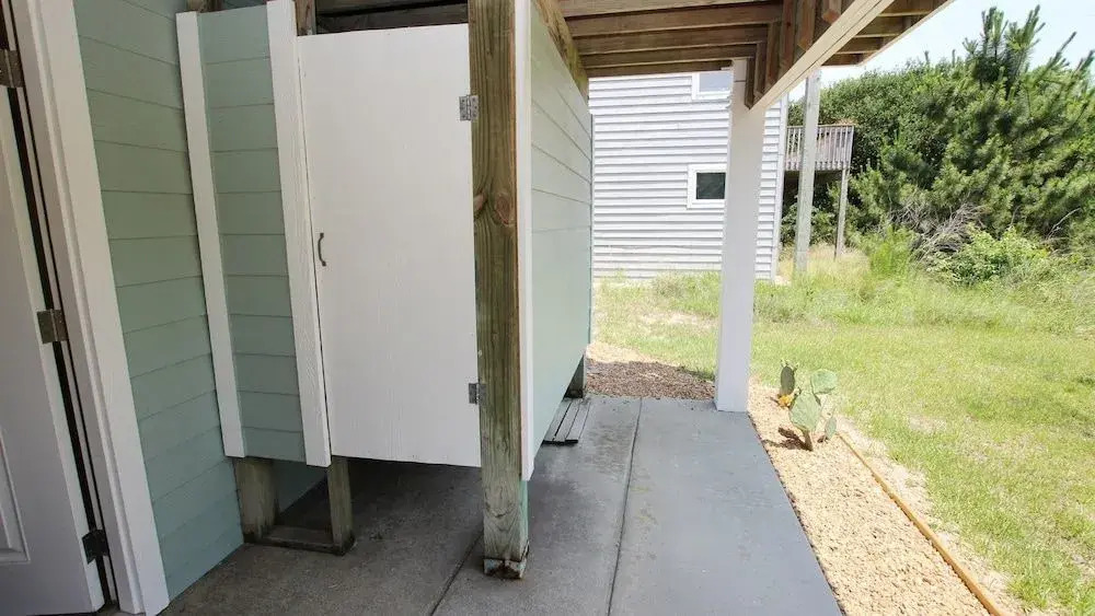 The Green Wave - 7 Br home by RedAwning