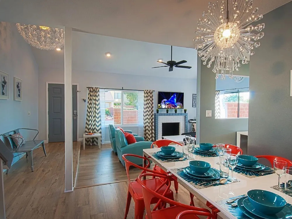 Suite Escapes 7 3 Bedrooms 2.5 Bathrooms Condo