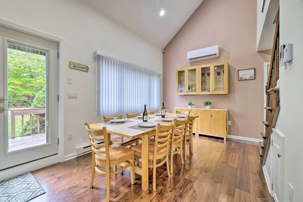 15 Mi to Skiing: Charming Tobyhanna Cottage!