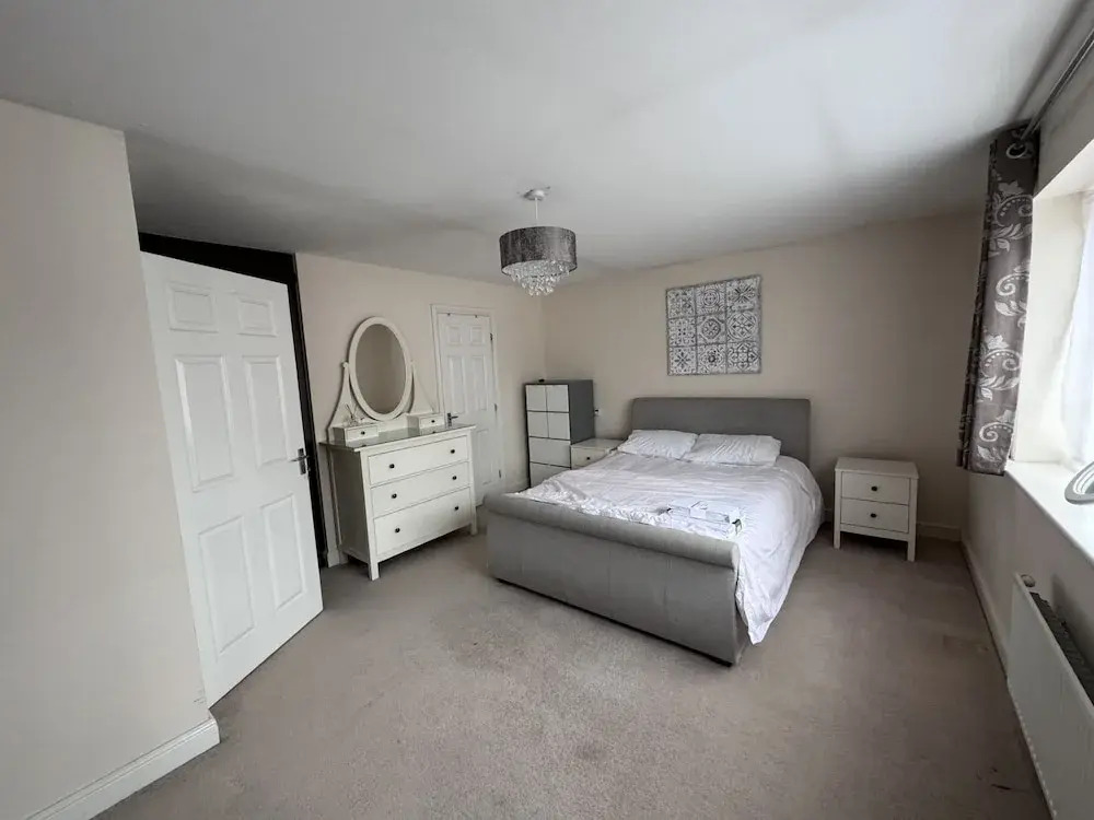 Spacious 4Bd House With Character In Coventry