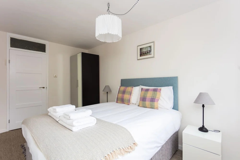 Spacious Central 3 Bedroom Apartment in Old Street