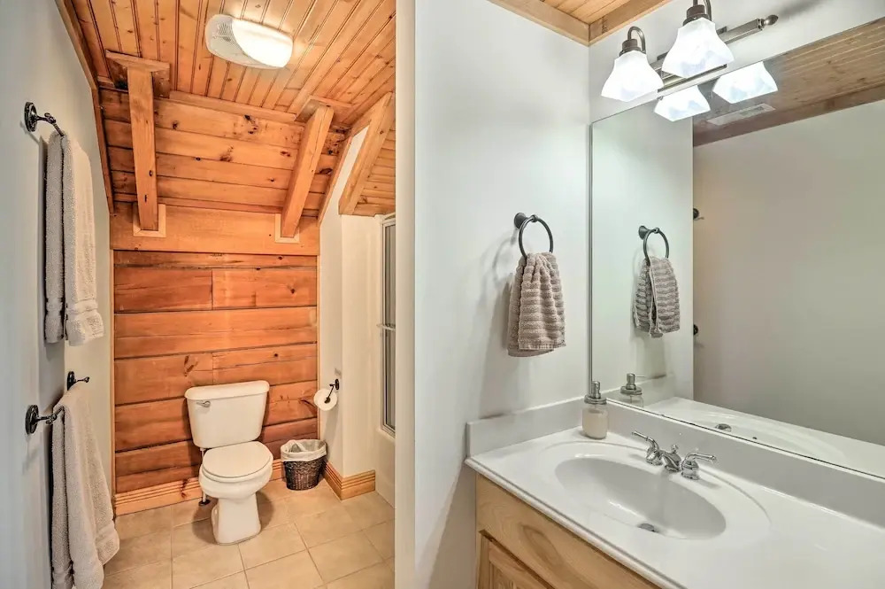 Private Sapphire Valley Resort Cabin w/ Mtn Views!