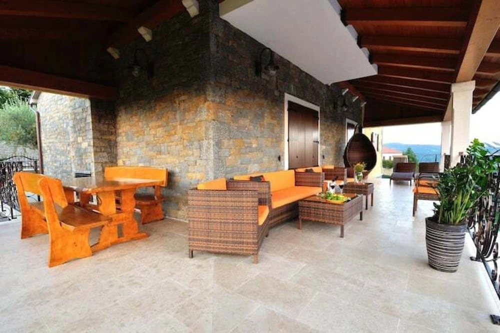 Lovely 5-bed Villa in Buzet
