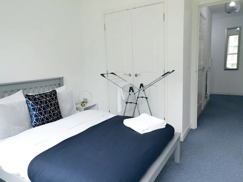 Central Apartment With Free Parking - By Doze