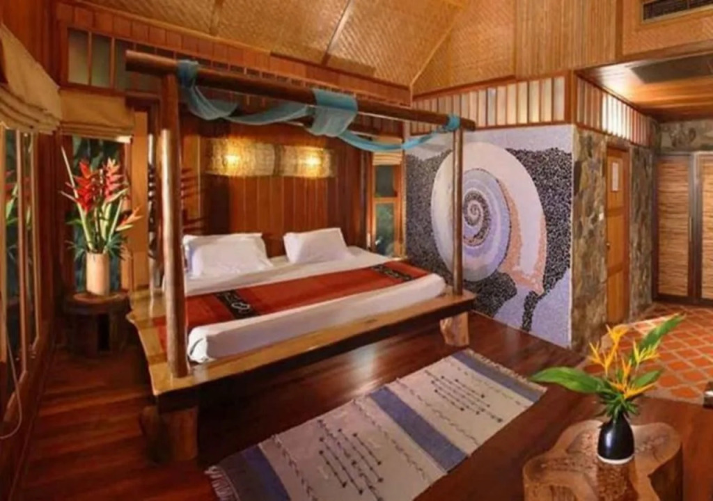 Coral Bay Resort