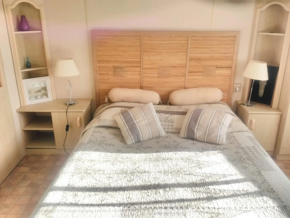 Bungalow With 2 Bedrooms in Pordic, With Enclosed Garden and Wifi