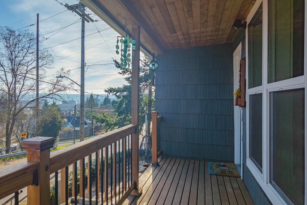Walk to Shipyard: Bremerton Home w/ Patio!