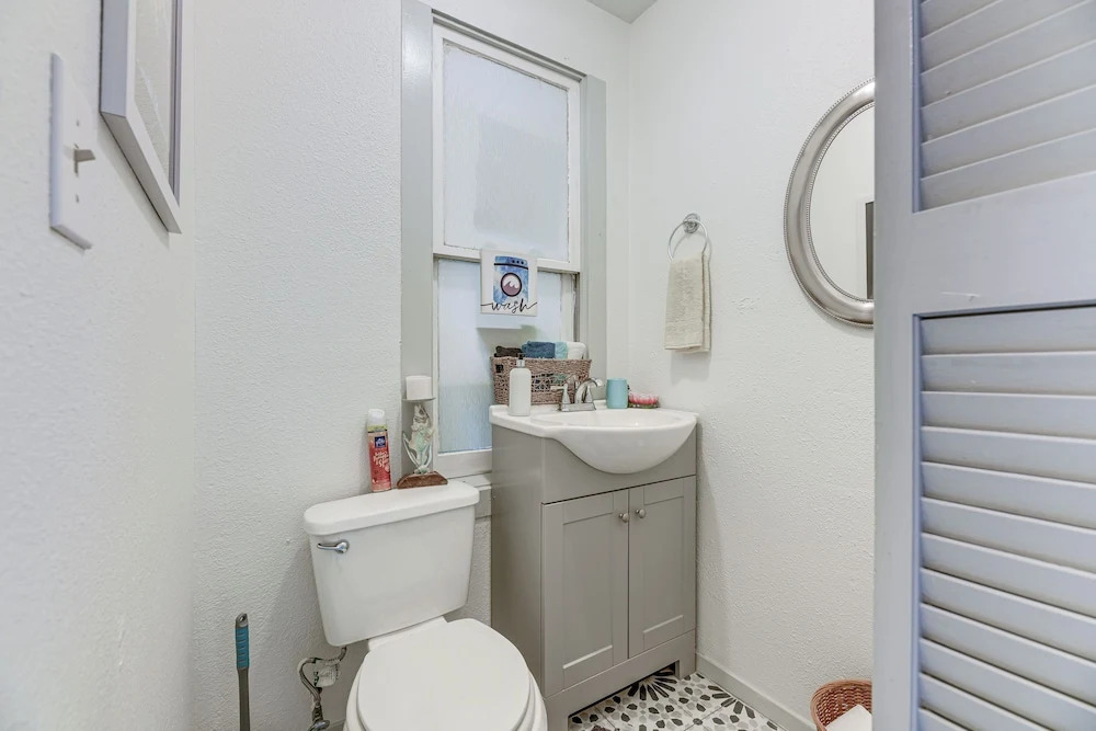 Cozy Cottage w/ Patio < 2 Mi to Rockport Beach!