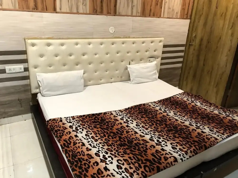 Goroomgo Gaurav Regency Hisar