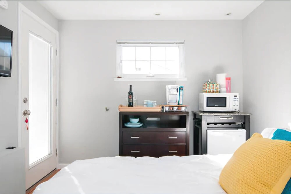 Garden Studio in Montclair Hills Studio Bedroom 1 Bathroom Apts