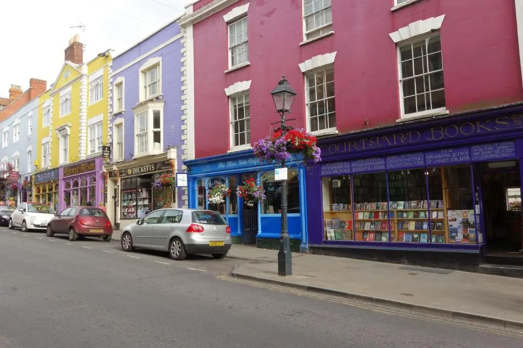 'Heart Of Avalon' 500 metres to town centre