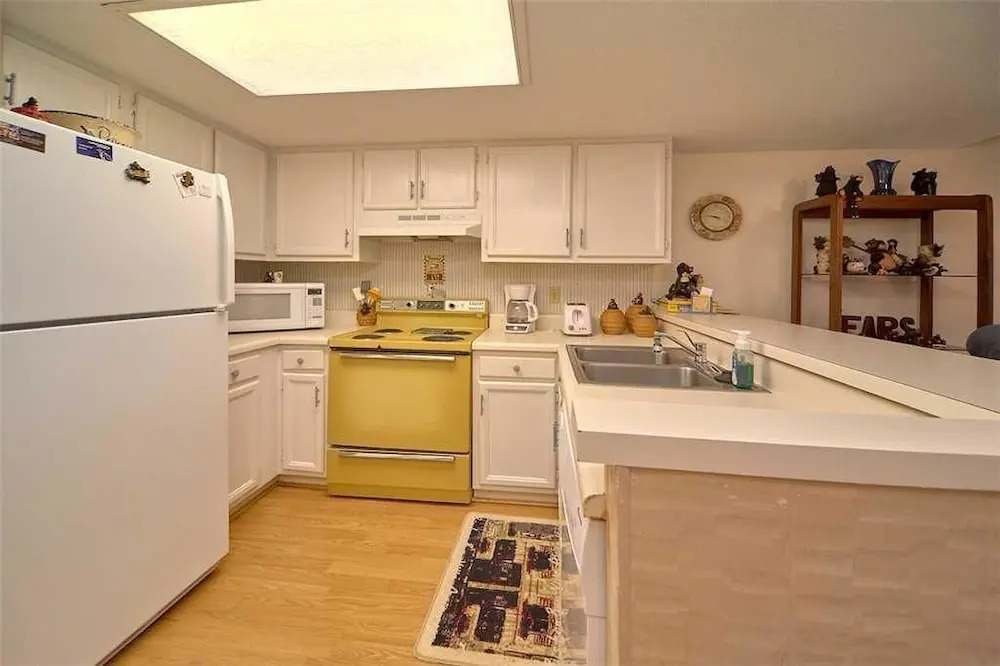 Alone at Last 2 Bedroom Home with Fireplace