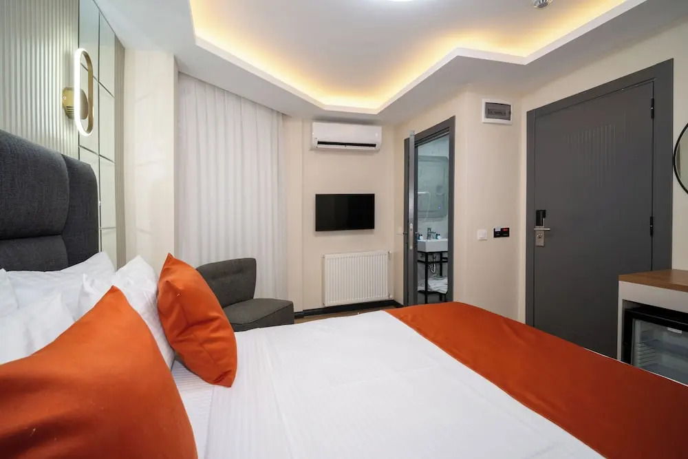Отель Robin Hotel