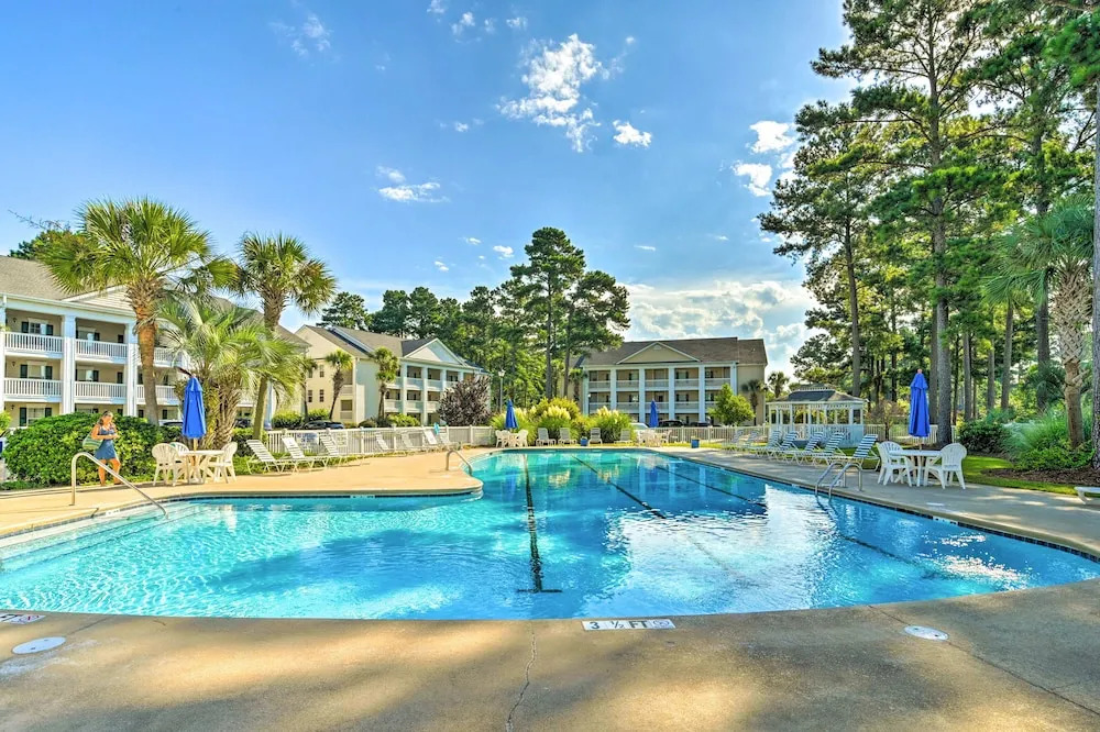Myrtle Beach Condo w/ Pool: Near Golf & Mall!