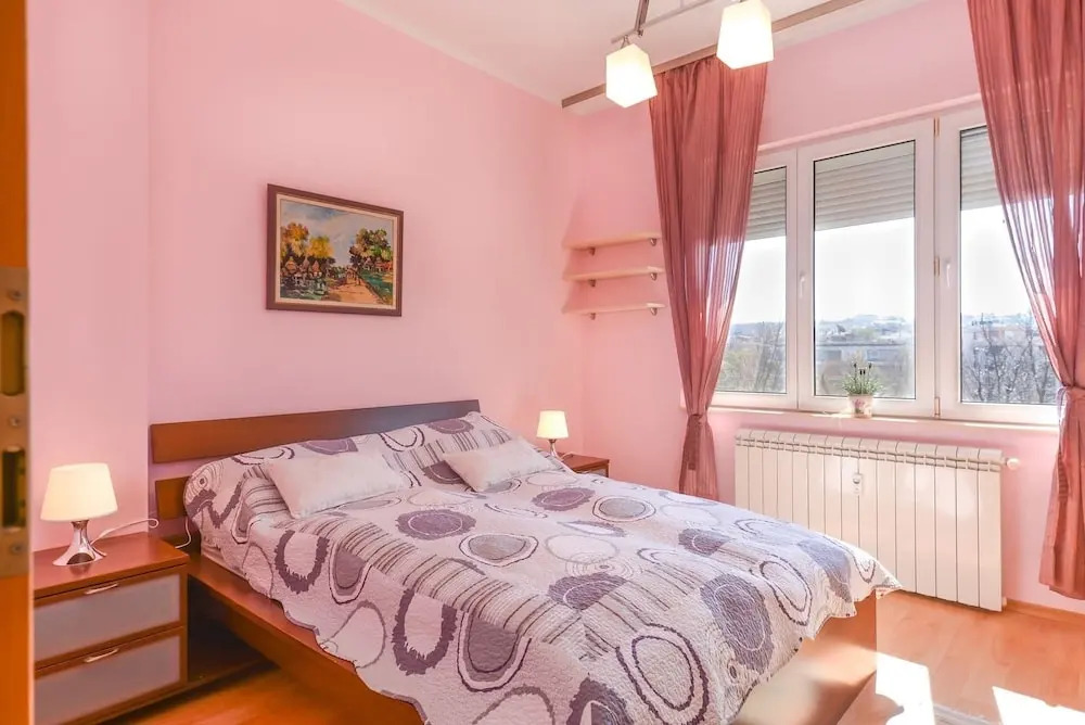 FM Deluxe 2-BDR Apartment - Homelike