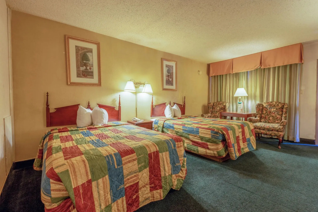 Royal Holiday Motel By Belvilla Gallup I-40