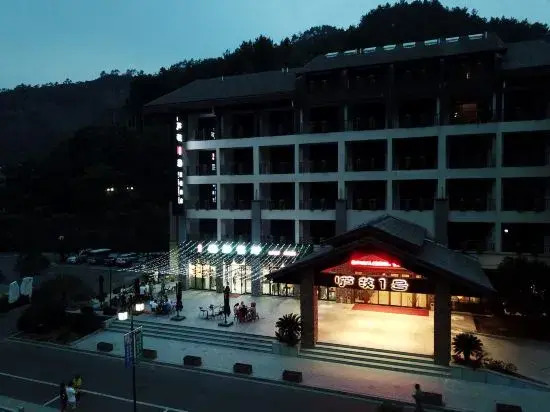 Luci No.1 Holiday Hotel